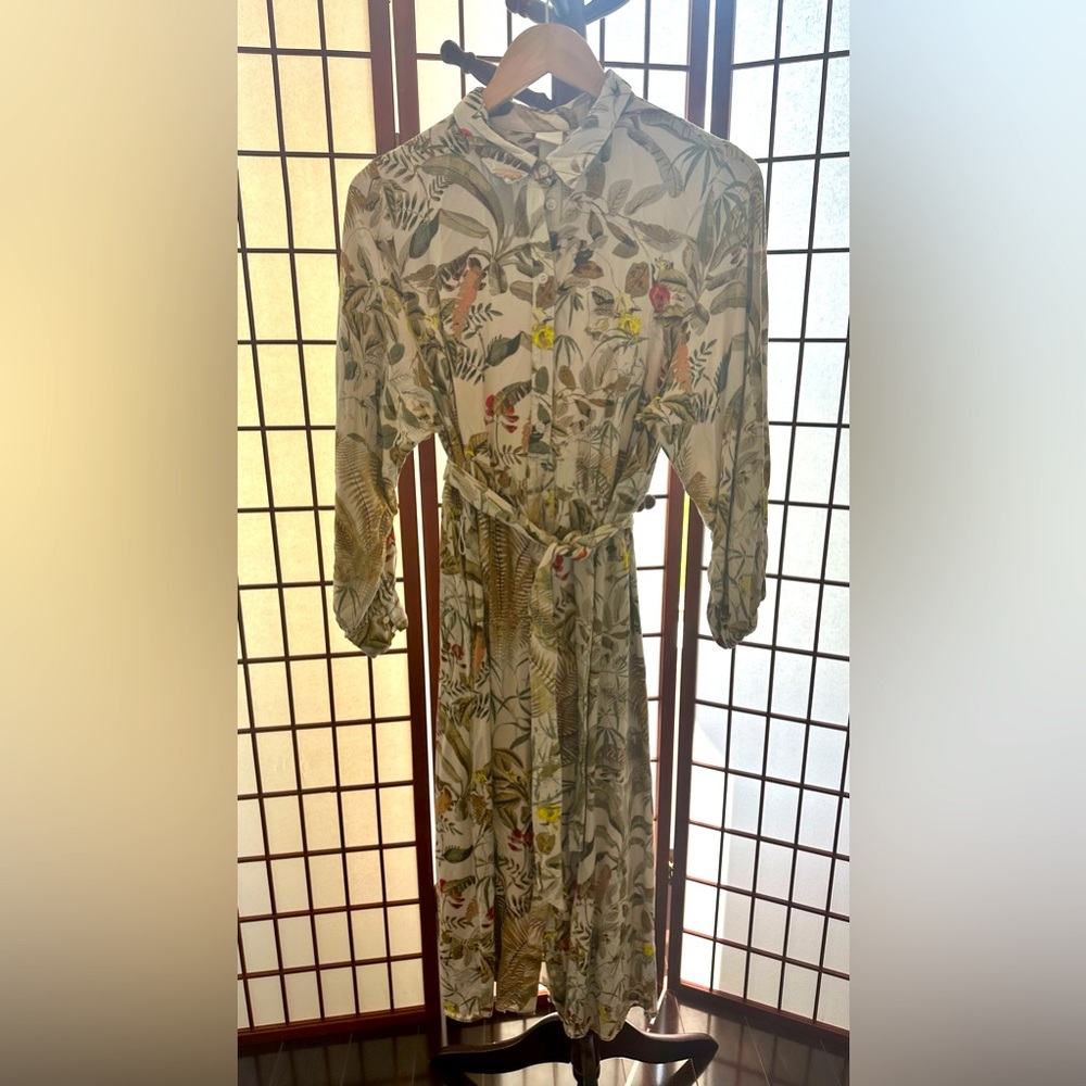 H&M Calf-length shirt dress buttons at front, long sleeves & removable tie belt.